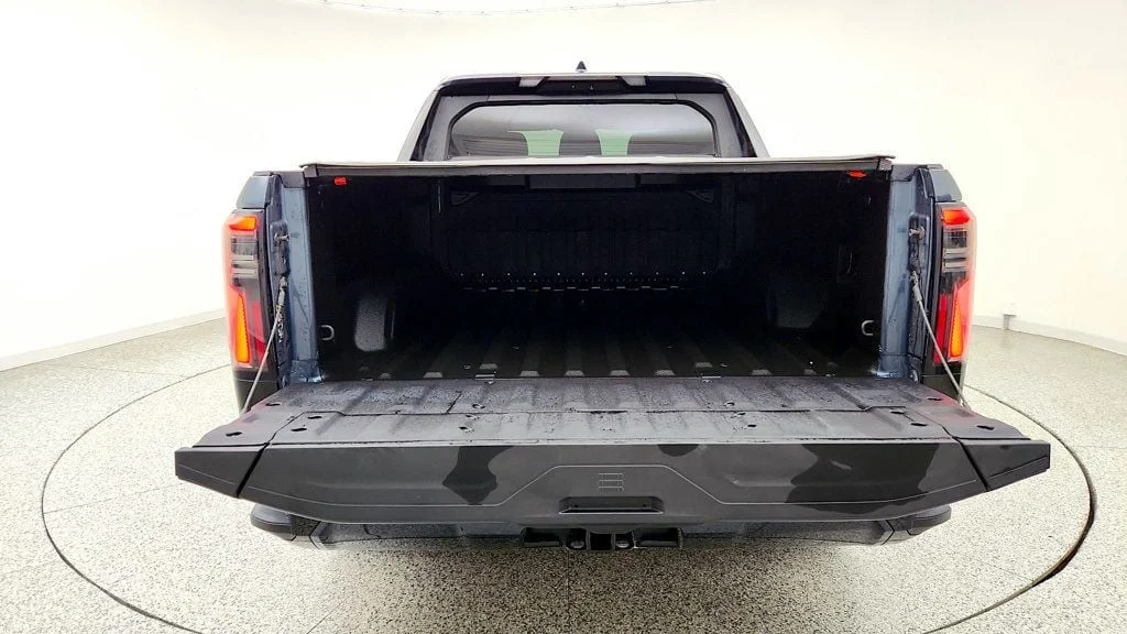 Used 2026 Deep Ocean Metallic GMC e4WD Crew Cab Max Range Denali image 23