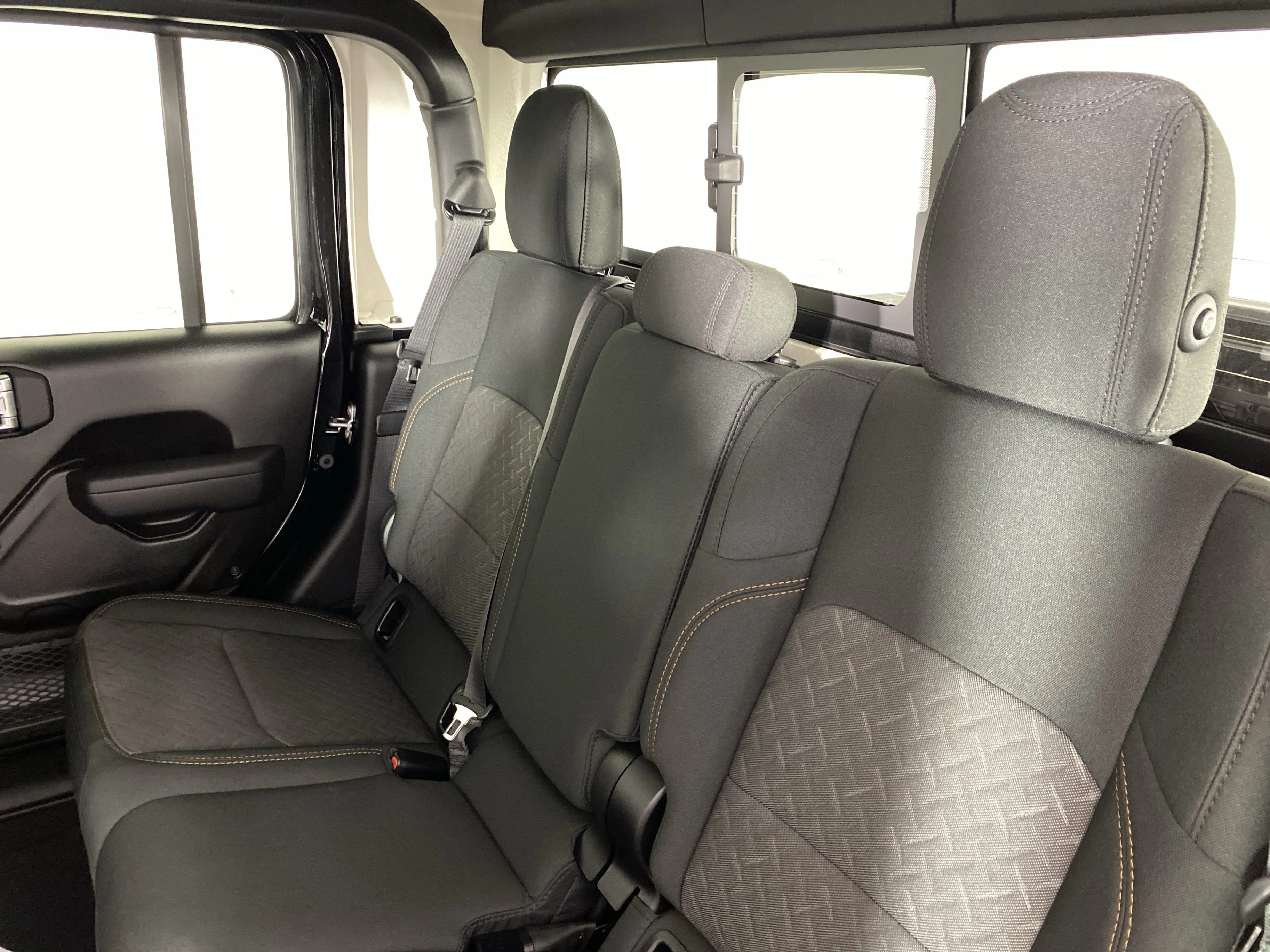 New 2026 Black Clear-Coat Exterior Paint Jeep Mojave image 28