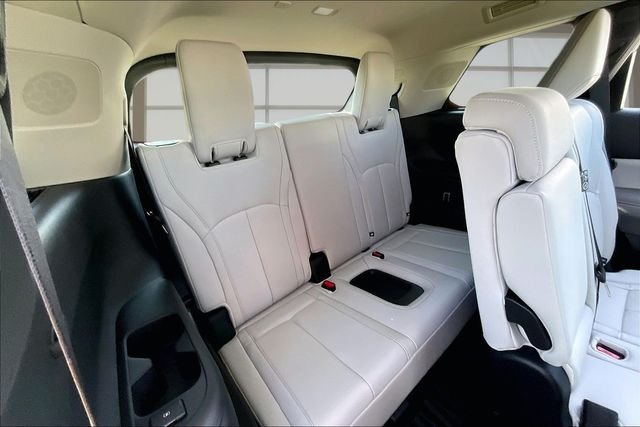 New 2027 RADIANT WHITE INFINITI LUXE image 28