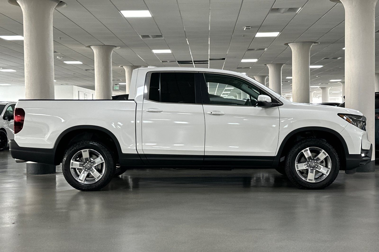 New 2026 Platinum White Pearl Honda RTL image 3