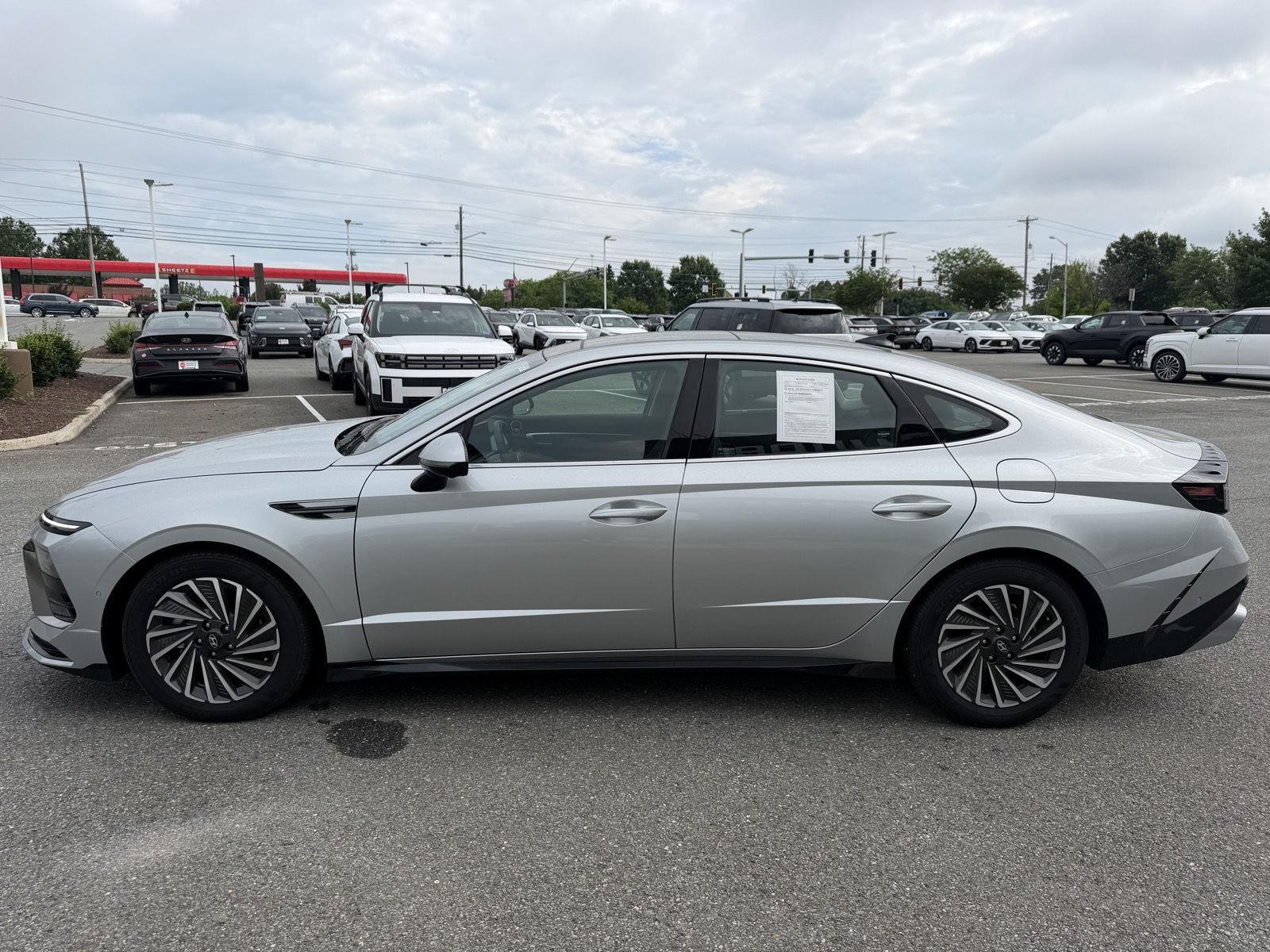 Used 2025 Aero Silver Hyundai Limited image 4