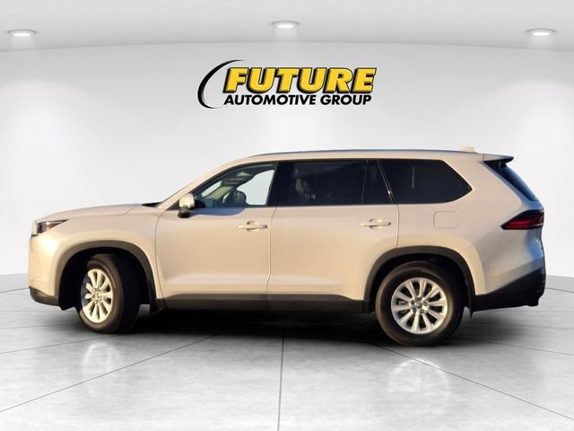 Used 2025 Off-white Toyota XLE image 7