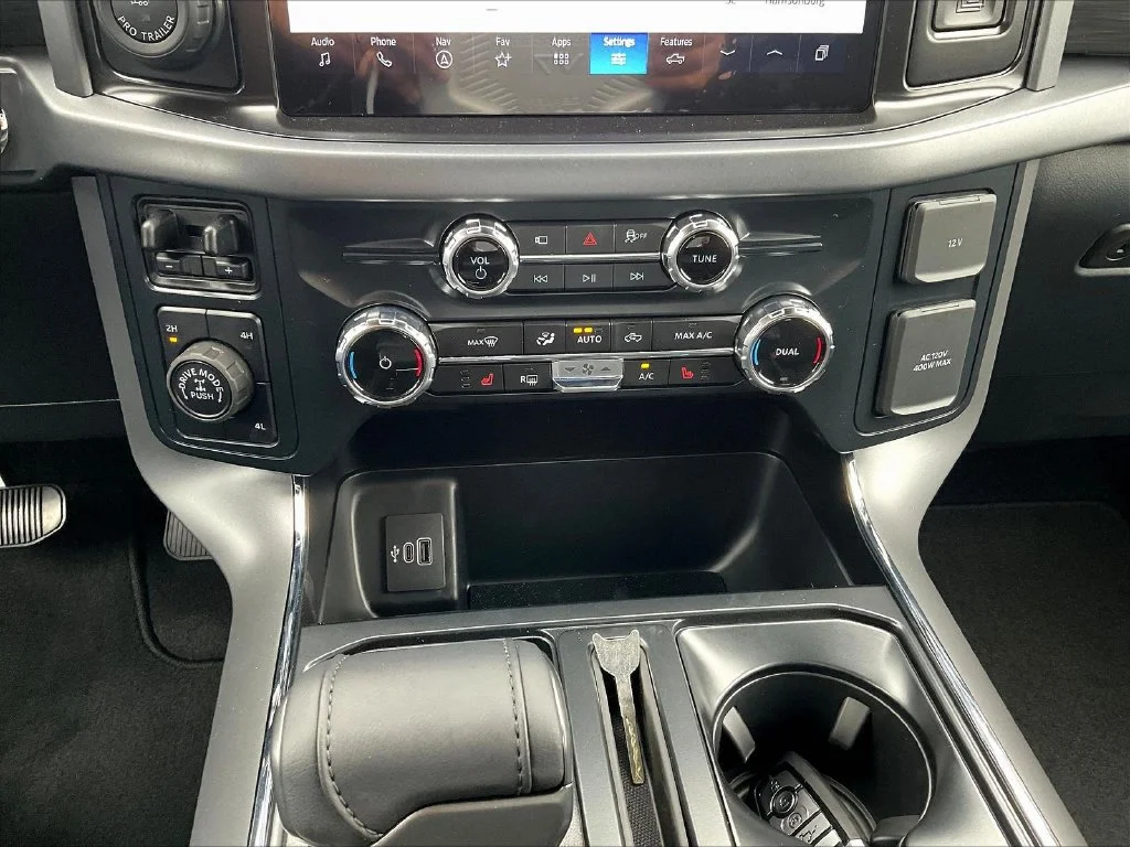New 2026 Oxford White Ford XLT image 24