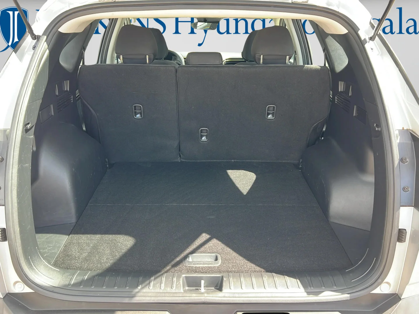 Used 2024 Shimmering Silver Hyundai SE image 15