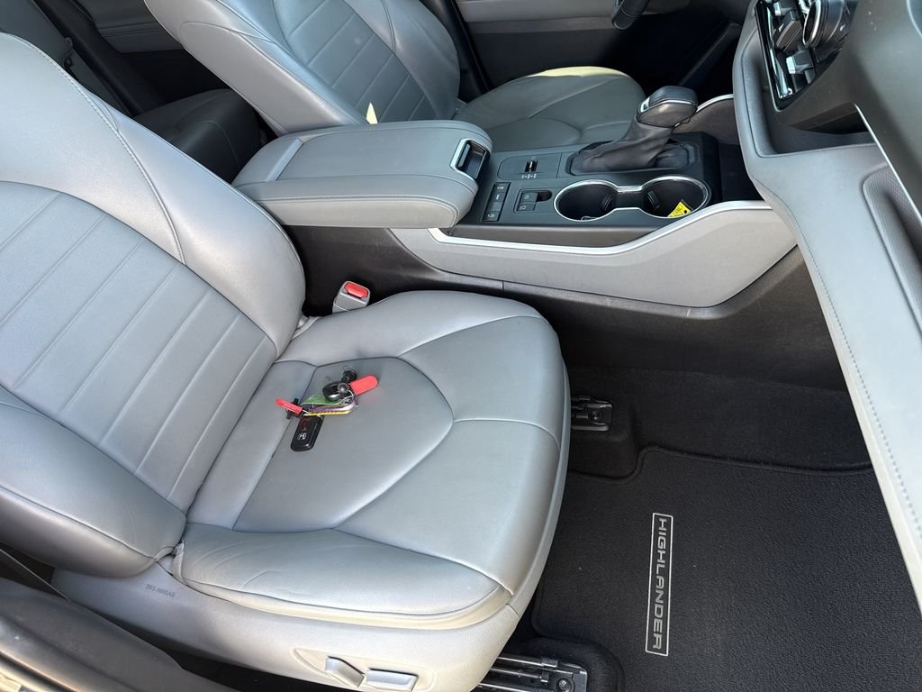 2021 Toyota Highlander XLE - Photo 34