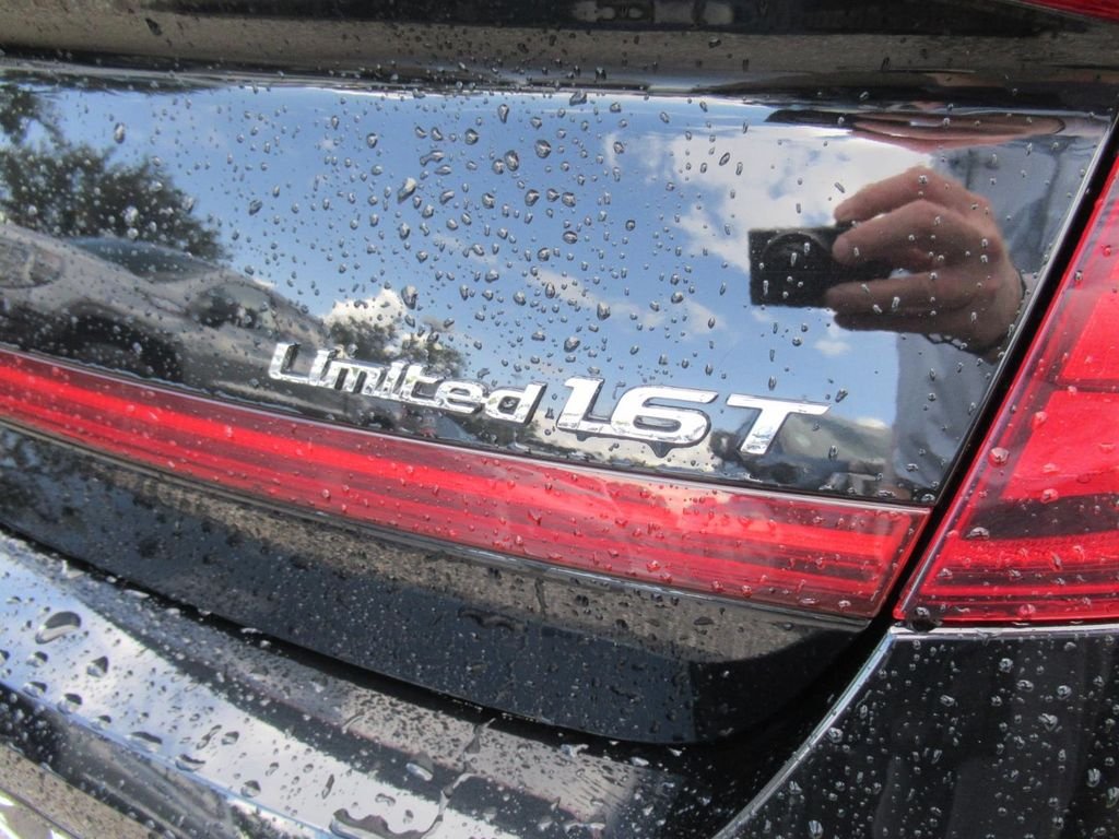 Used 2022 Black Hyundai Limited image 36