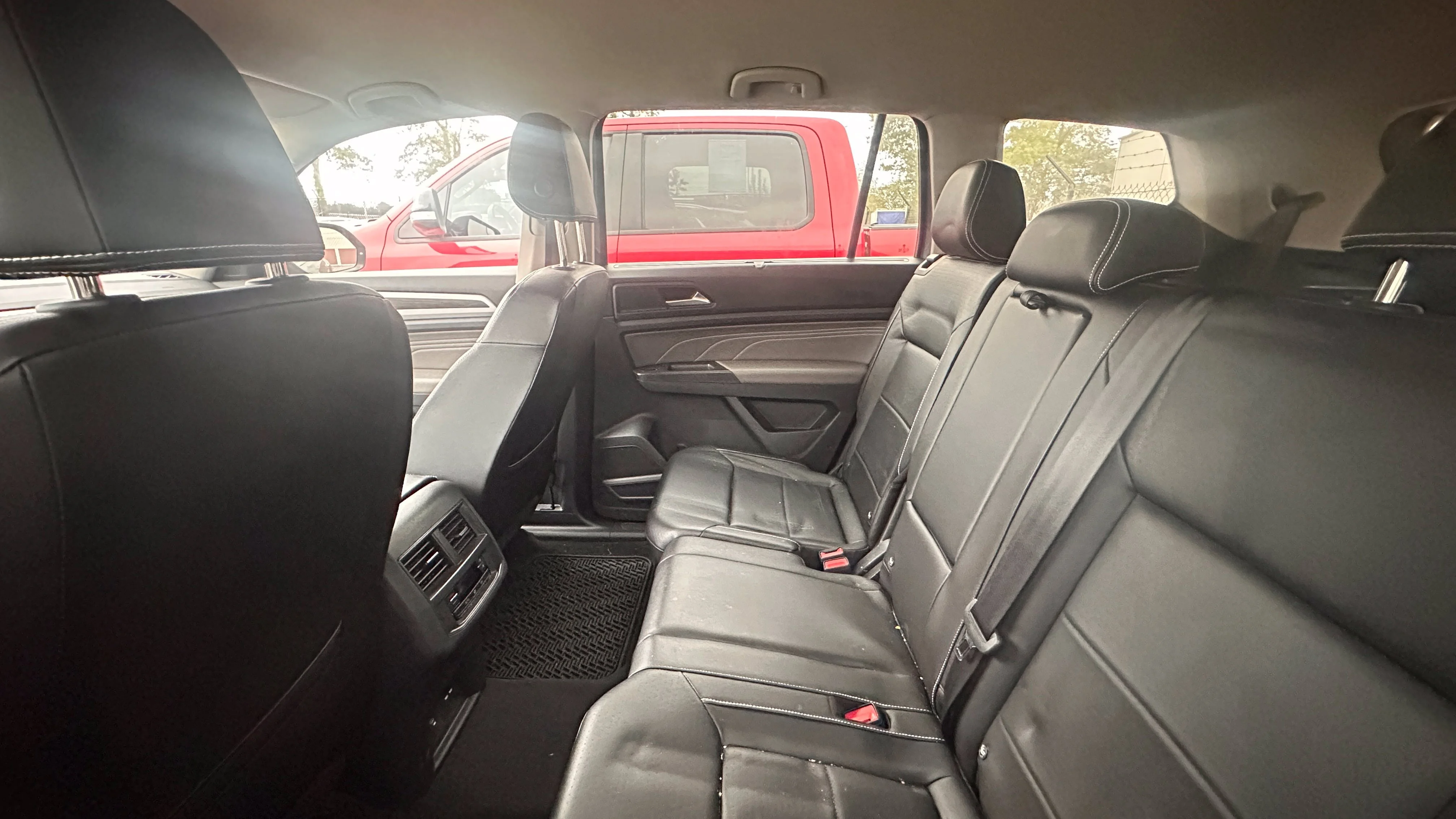 Used 2022 Silver Volkswagen 3.6L V6 SE w/Technology image 7
