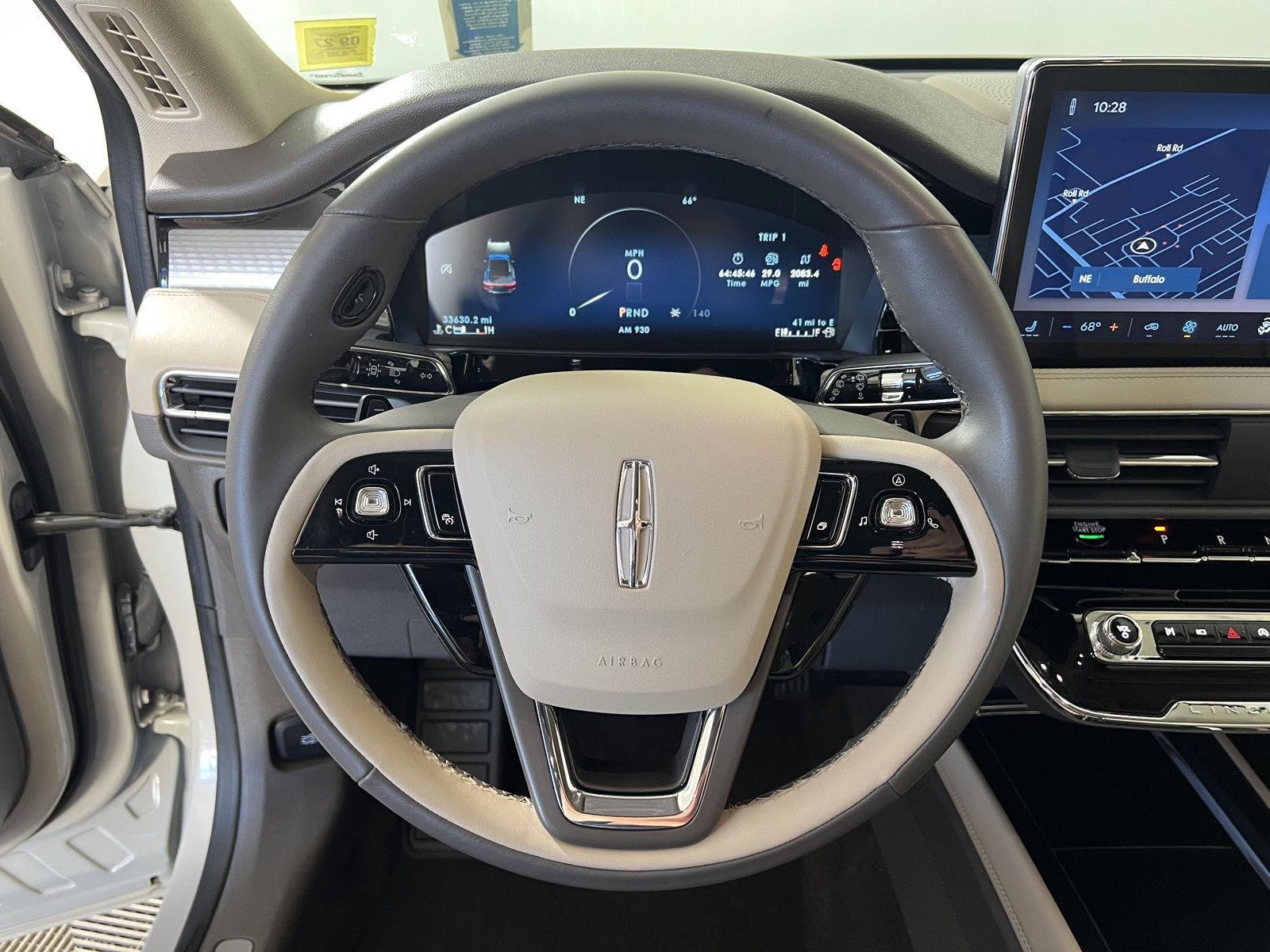 Used 2023 Ceramic Pearl Lincoln Standard image 23