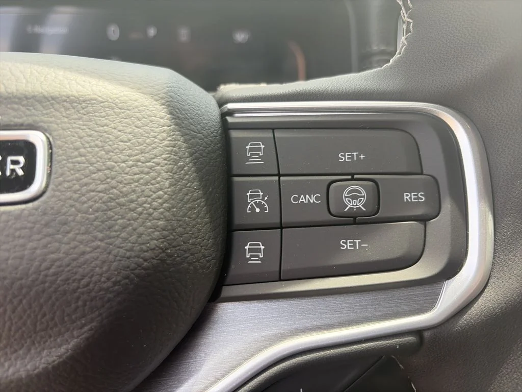 New 2026 Silver-Zynith Exterior Paint Jeep Upland image 22