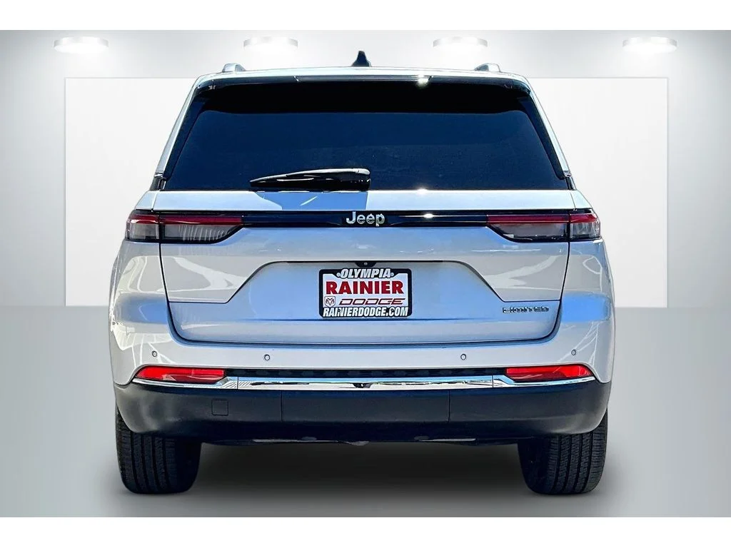 Used 2022 Silver Zynith Jeep Limited image 4