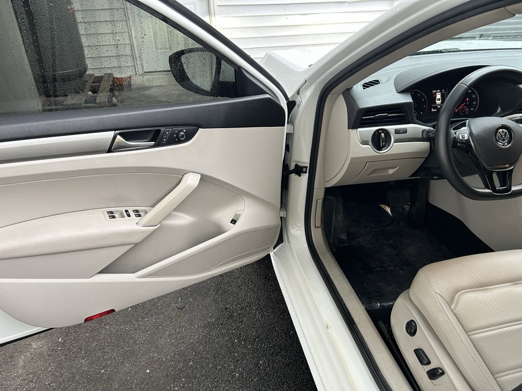 2022 Volkswagen Passat 2.0T SE photo 4