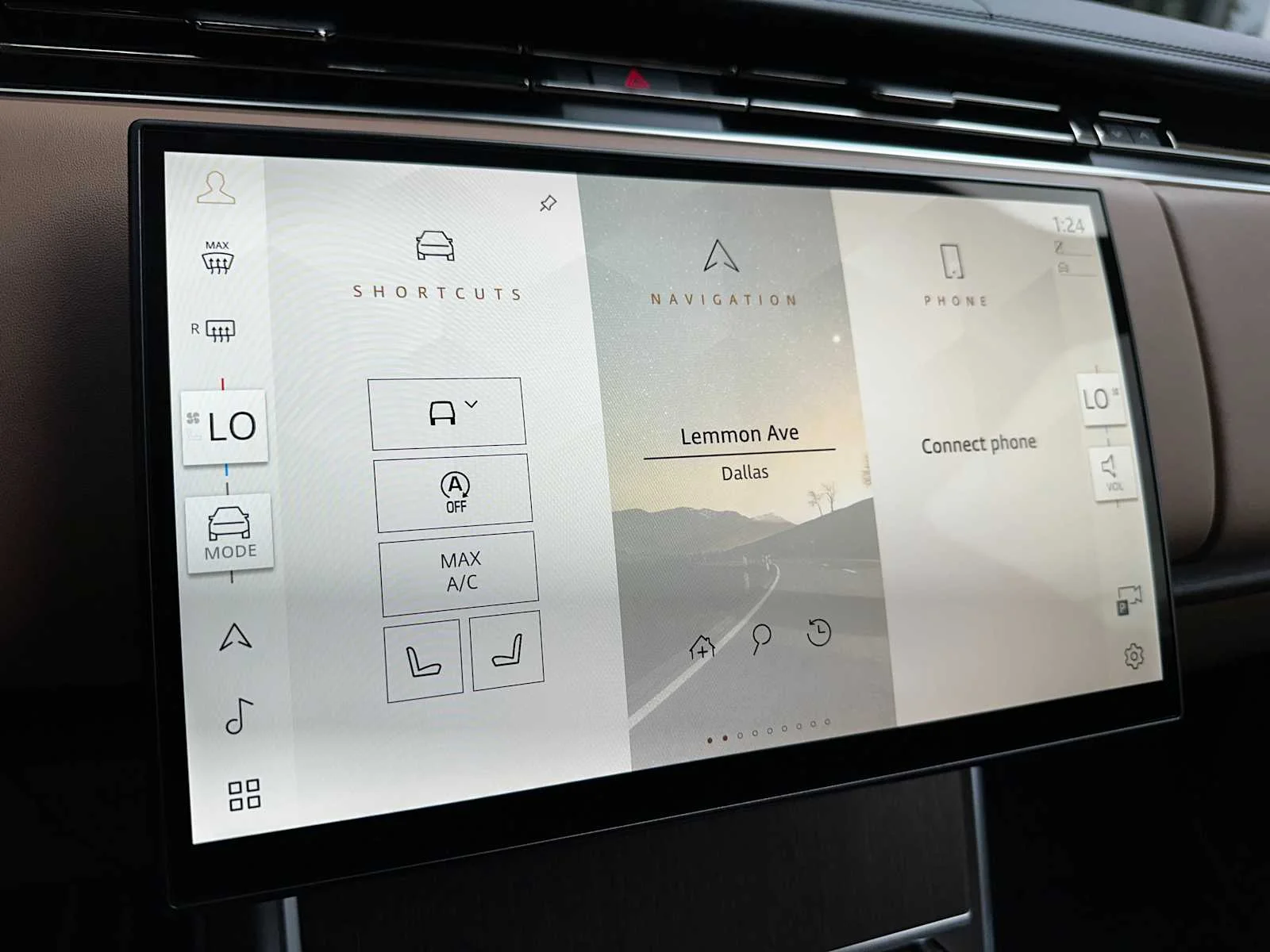 Used 2024  Land Rover SE image 11