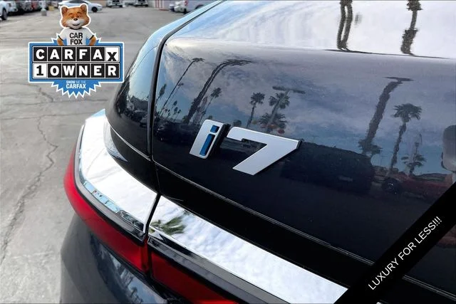 Used 2023 Gray BMW xDrive60 image 31