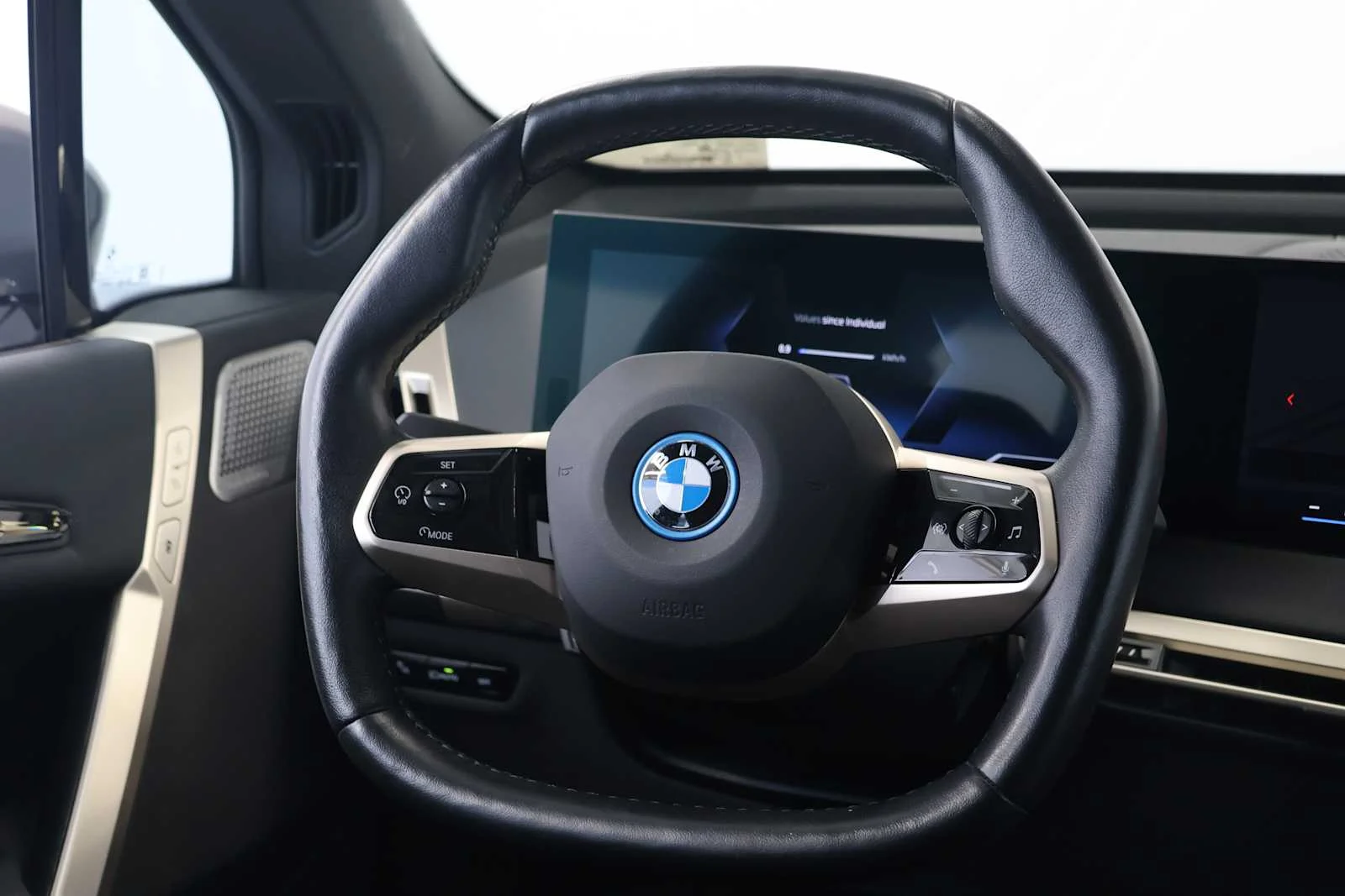 Used 2024 Oxide Grey Metallic BMW M60 image 25
