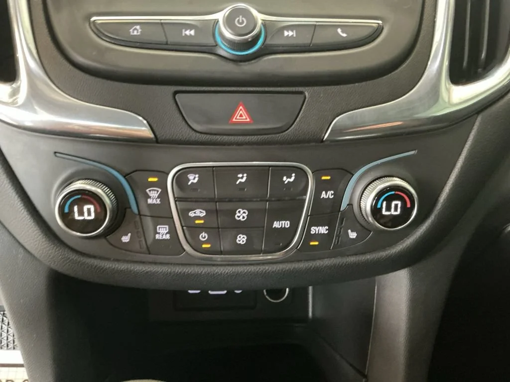 Used 2020 IRIDESCENT PEARL TRICOAT Chevrolet LT image 17