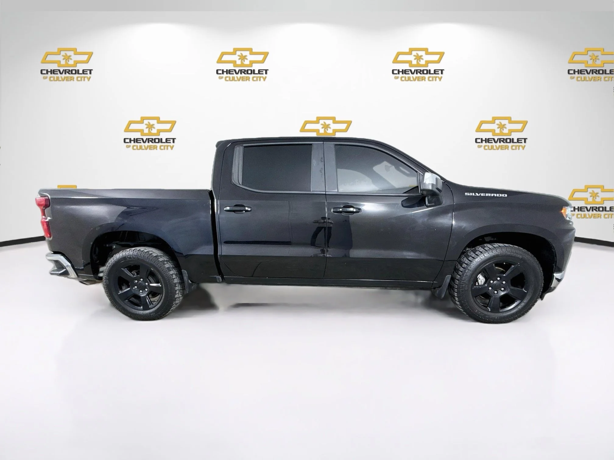 Used 2020 BLACK Chevrolet LT image 9