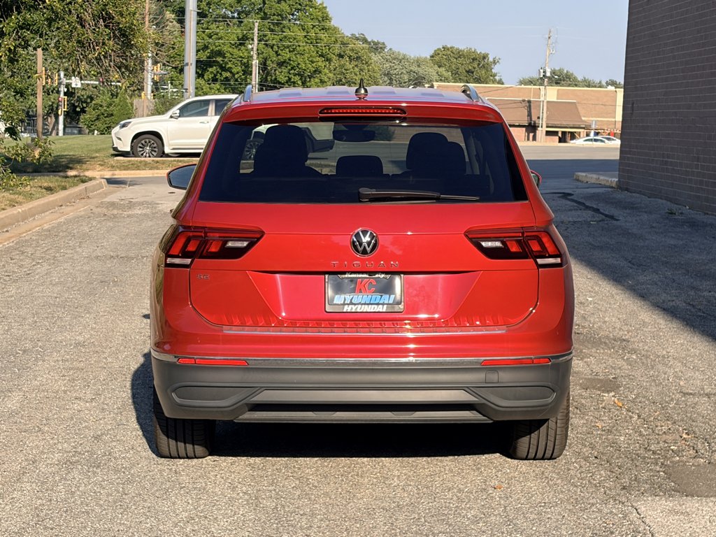 Used 2023 Kings Red Metallic Volkswagen SE image 4