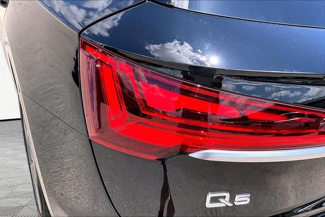 Used 2024  Audi 40 Premium Plus image 32