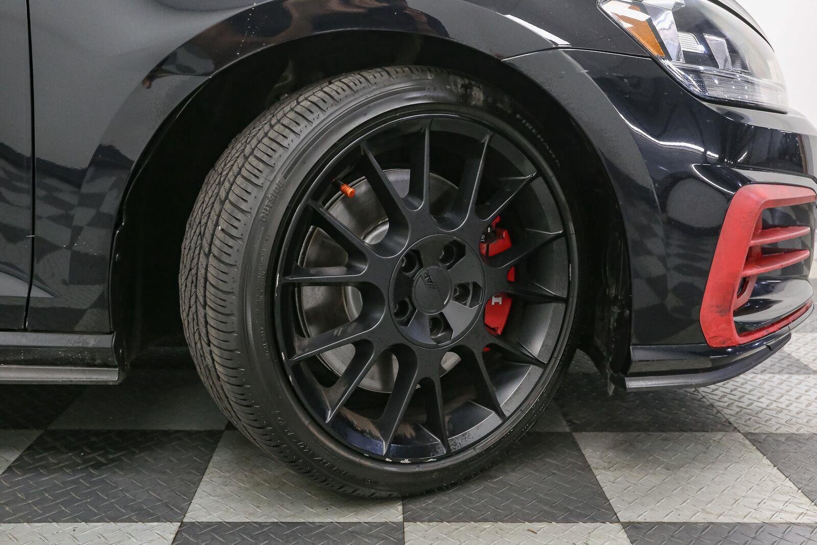 Used 2019 Deep Black Pearl Volkswagen SE image 14