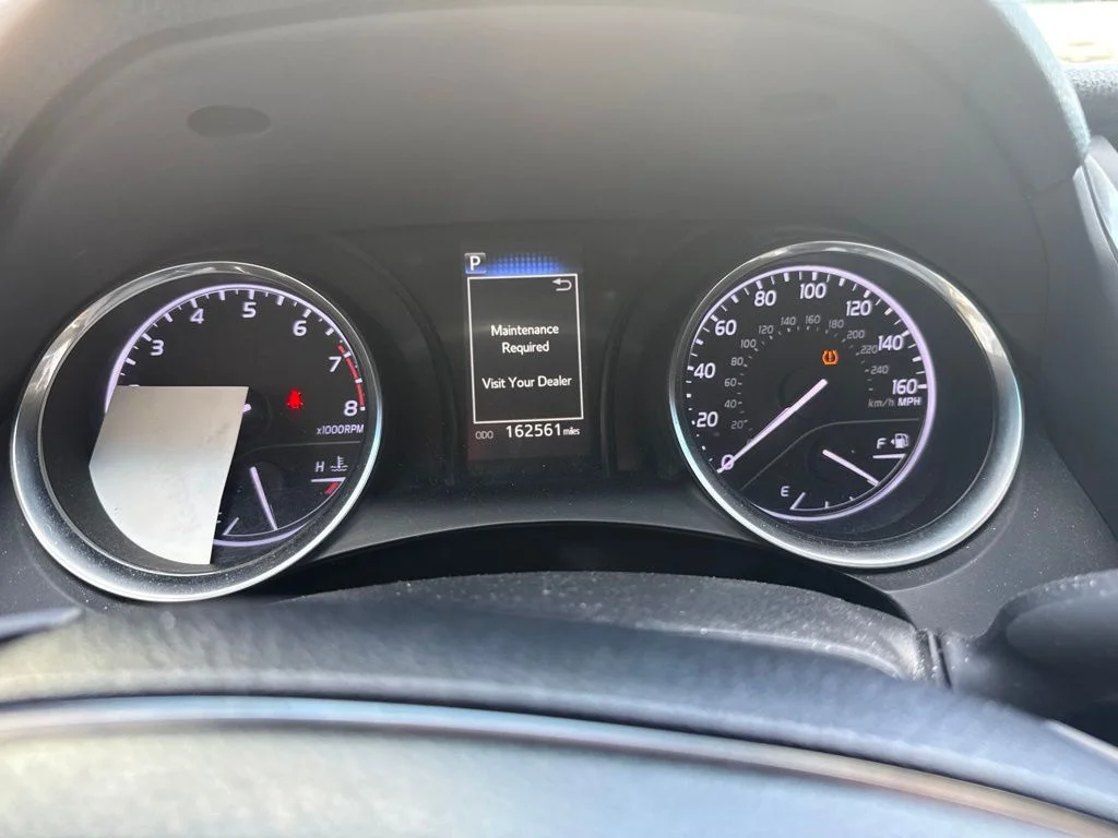 Used 2018 White Toyota SE image 19