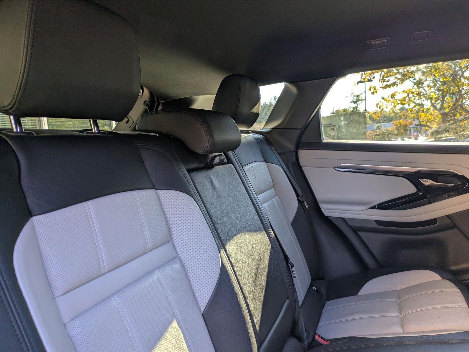Used 2022 Nolita Grey Metallic Land Rover R-Dynamic S image 31