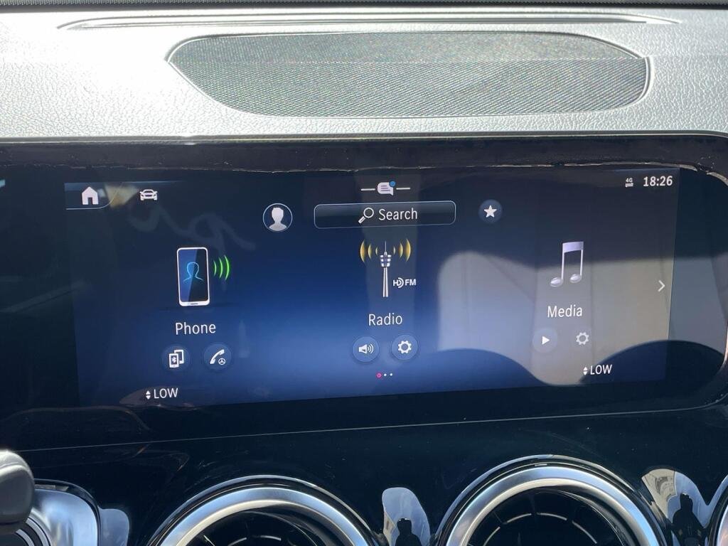 New 2026 Polar White Mercedes-Benz GLB 250 image 21