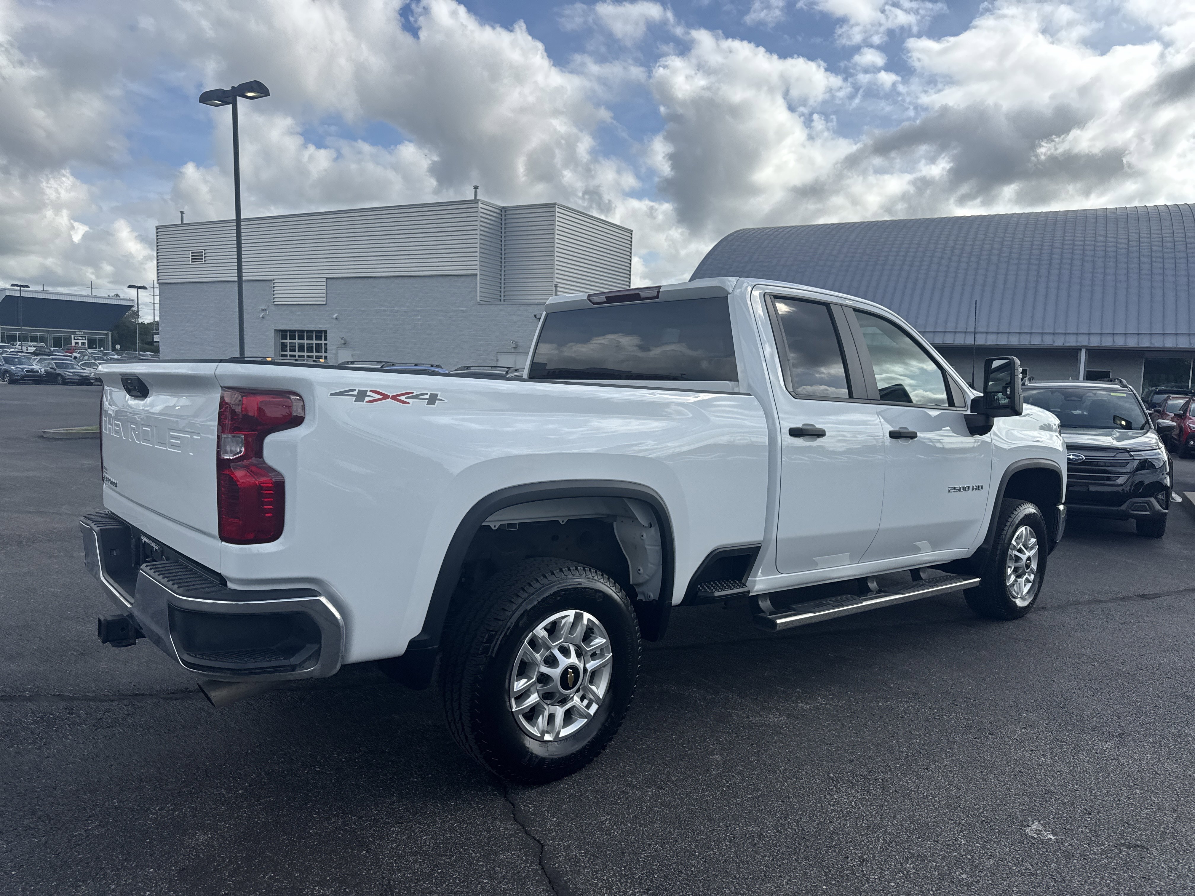 Used 2025 Summit White Chevrolet WT image 3