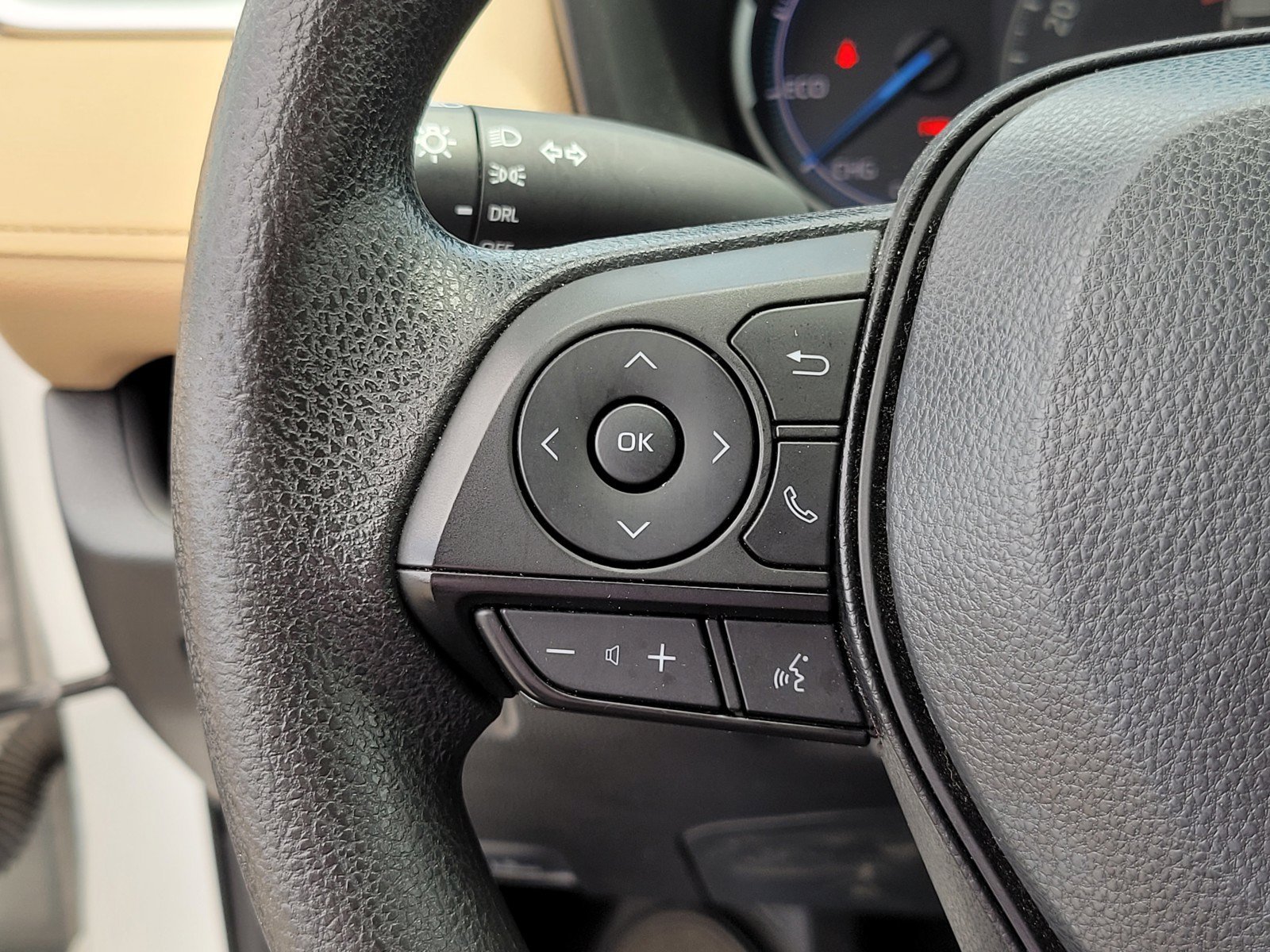 Used 2024  Toyota Hybrid LE image 25