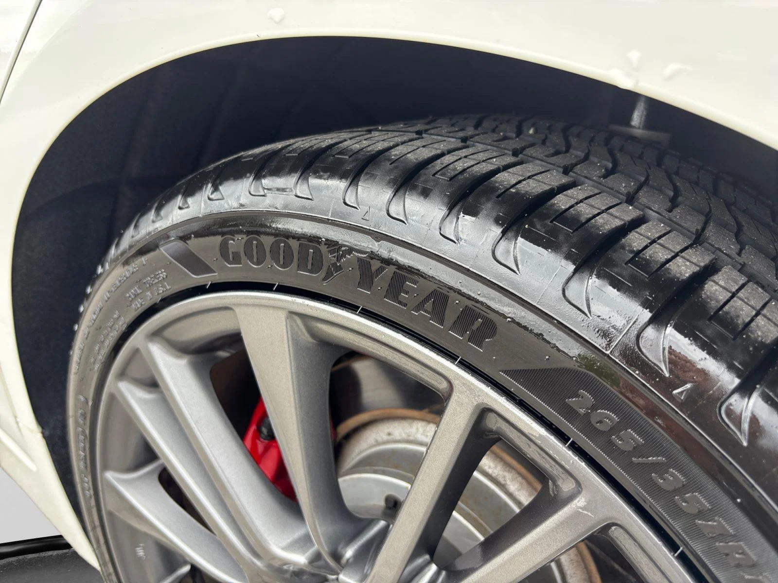 Used 2018 Pure White INFINITI RED SPORT 400 image 51