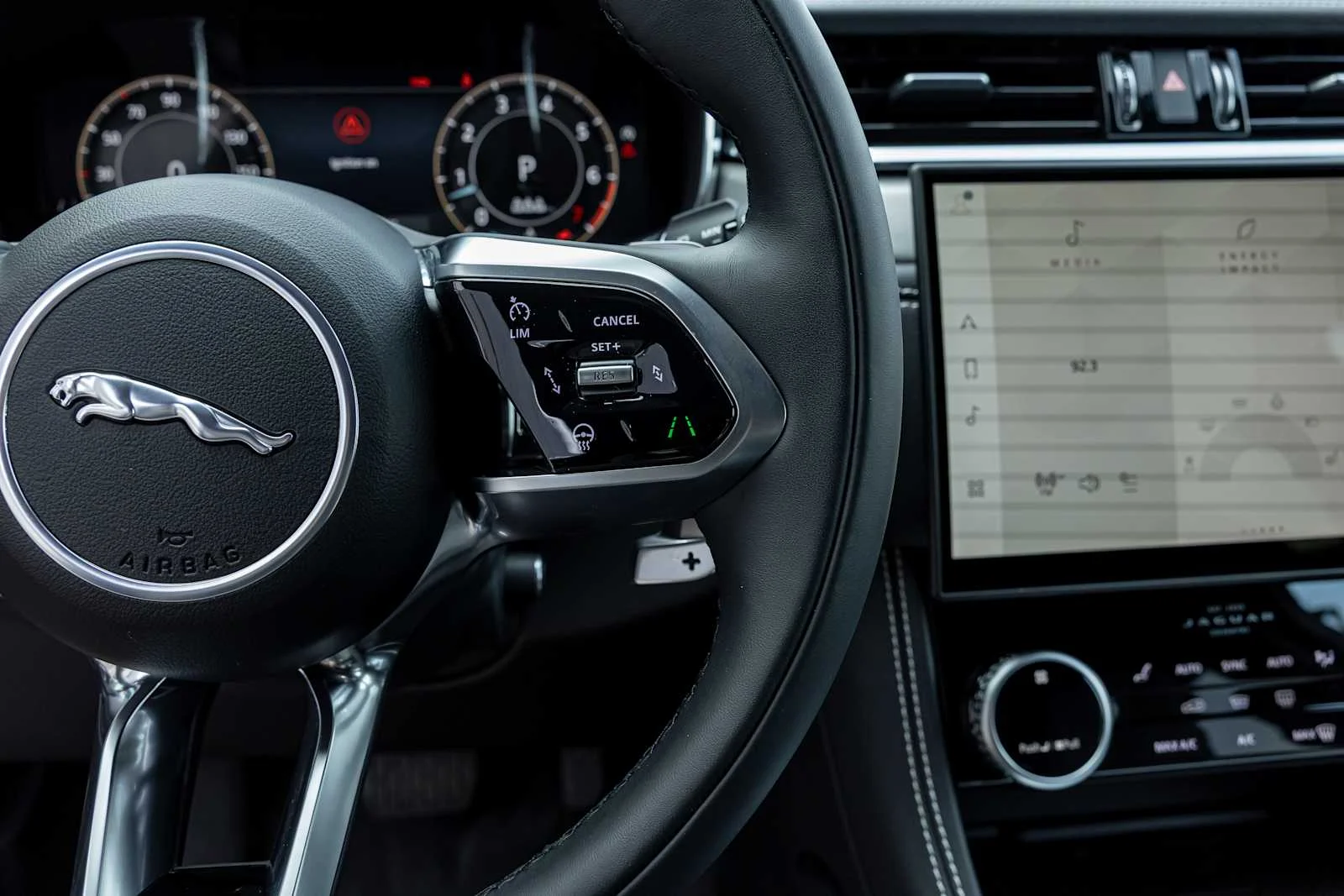 2026 Jaguar F-Pace R-Dynamic S - Photo 16