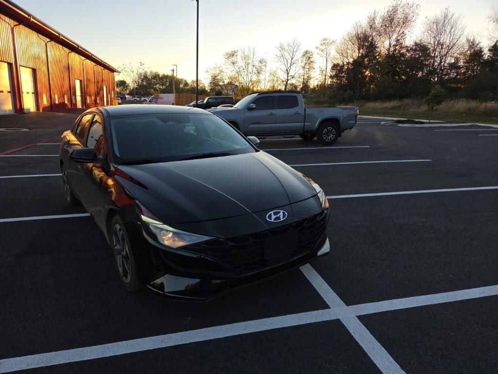 Used 2023 Black Hyundai SEL image 1