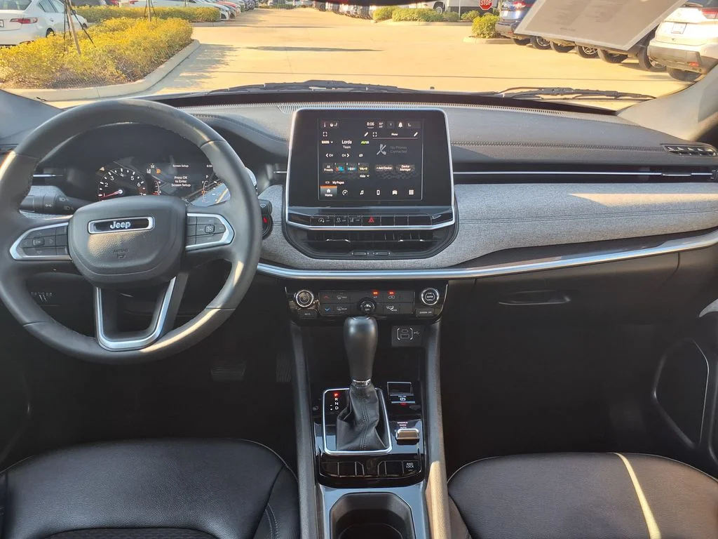 Used 2025 White Jeep Latitude image 19