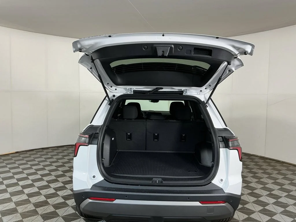New 2027 Summit White Chevrolet LT image 8