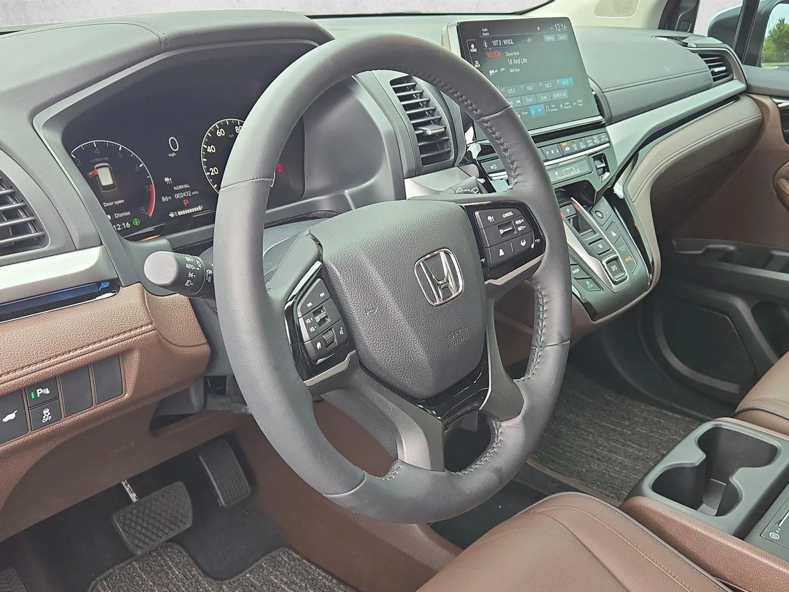 Used 2026 Platinum White Pearl Honda Touring image 9