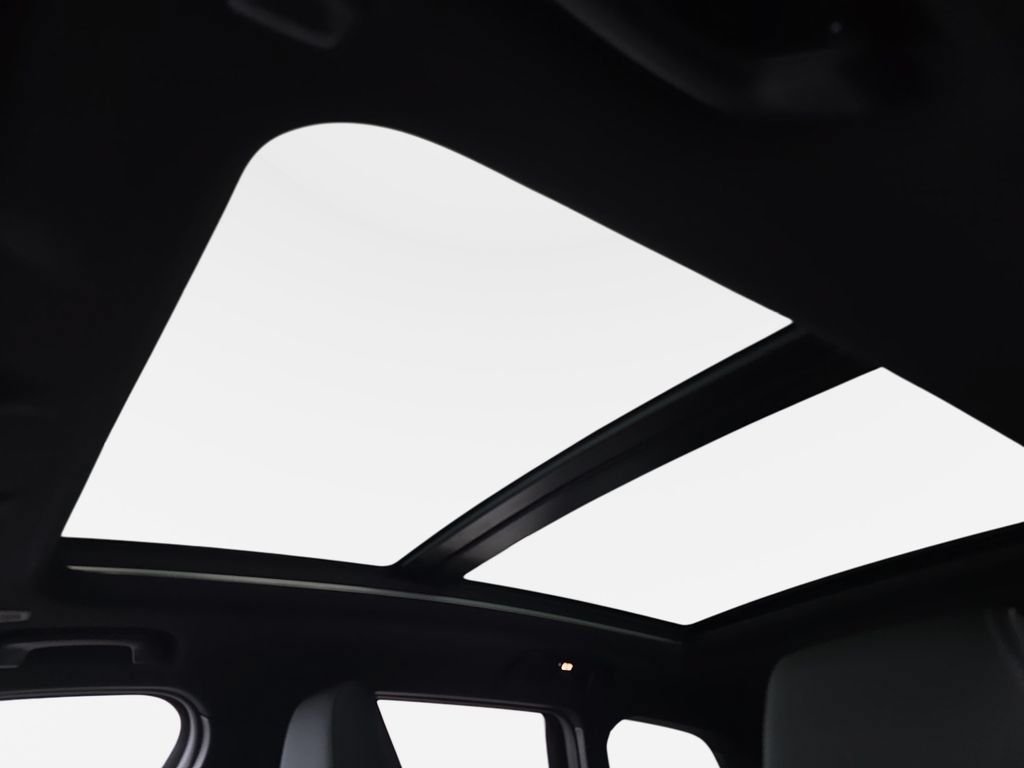 New 2026 Mineral White Metallic BMW xDrive28i image 28