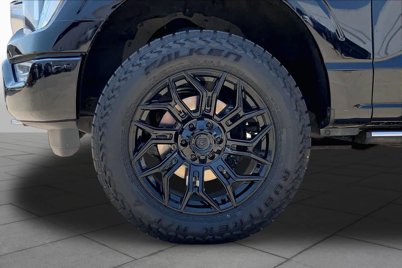 Used 2021 Agate Black Ford Platinum image 11