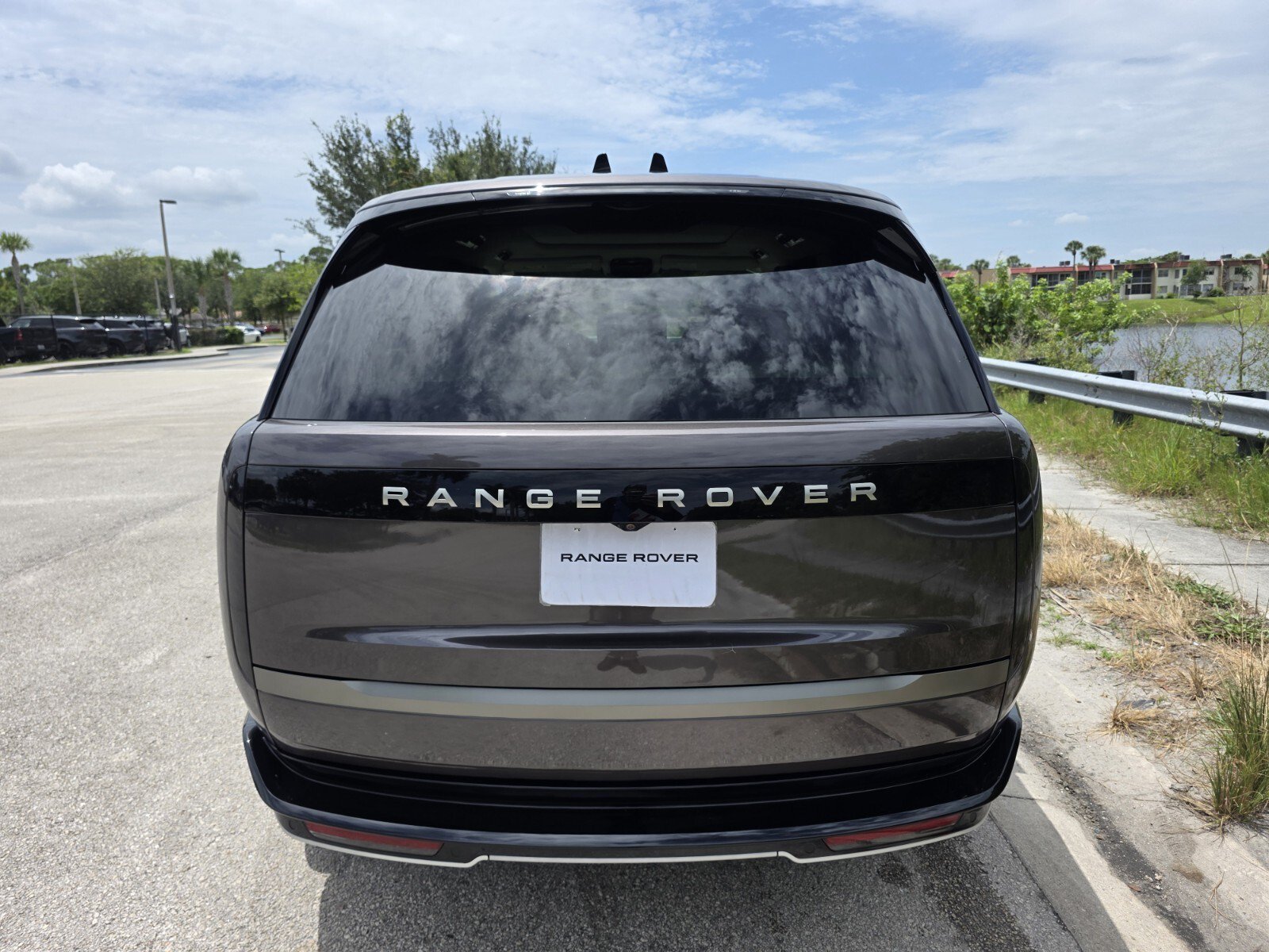 New 2026 Charente Grey LAND ROVER SE image 6