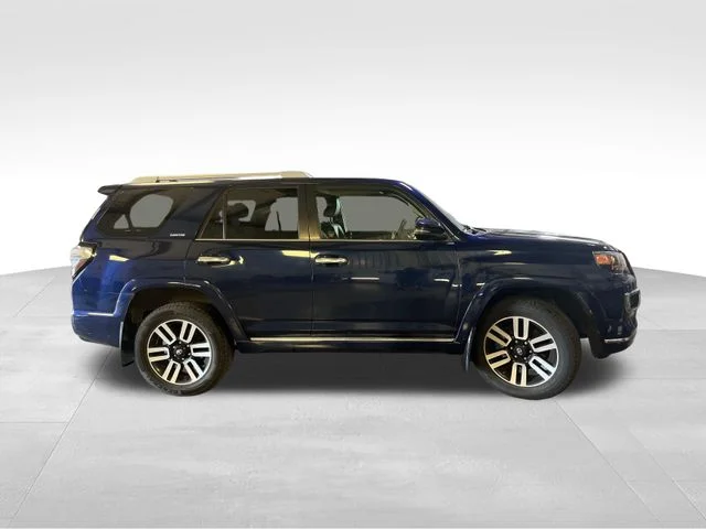 Used 2018  Toyota  image 7