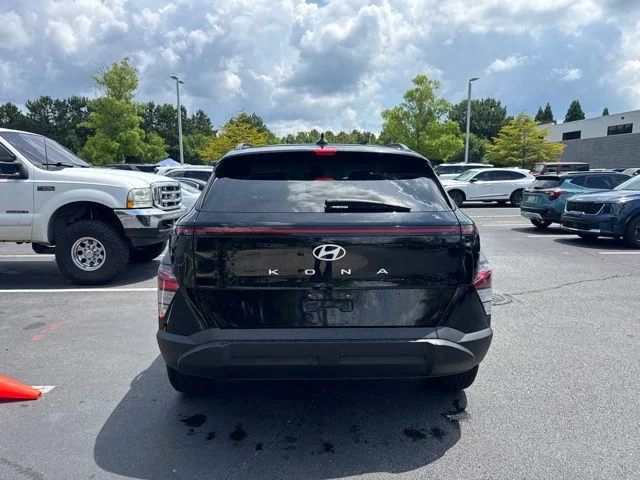 Used 2025 Black Hyundai SEL image 4