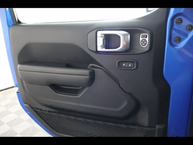 Used 2023 Blue Jeep High Tide image 28