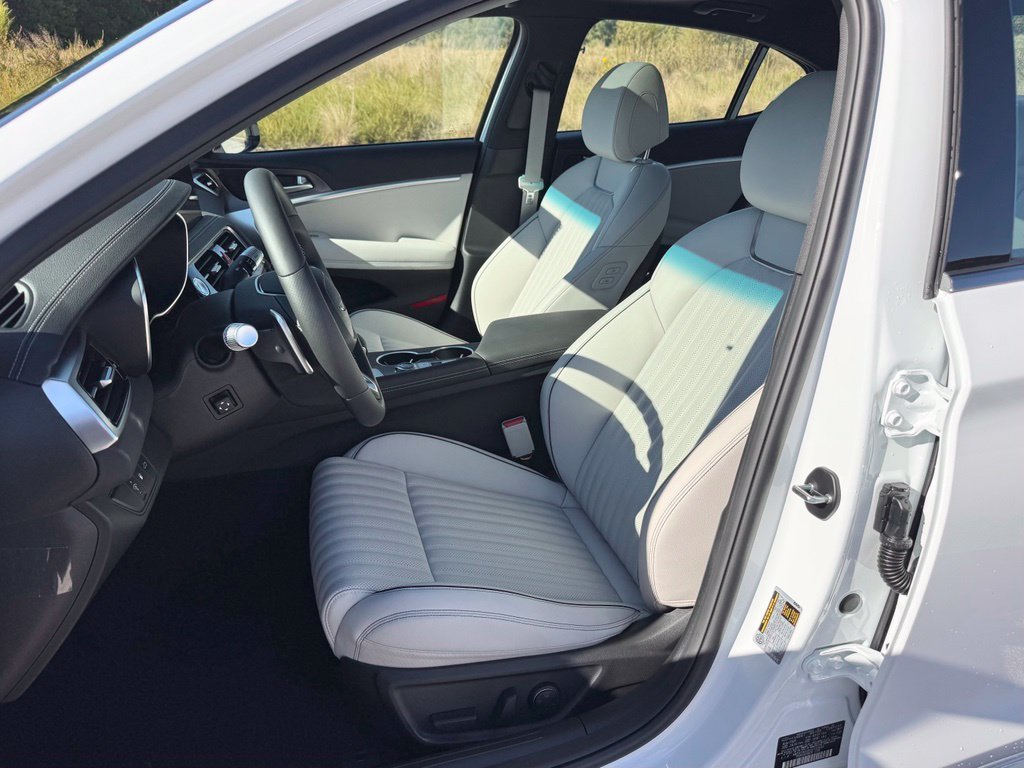 New 2027 White Genesis 2.5T image 15