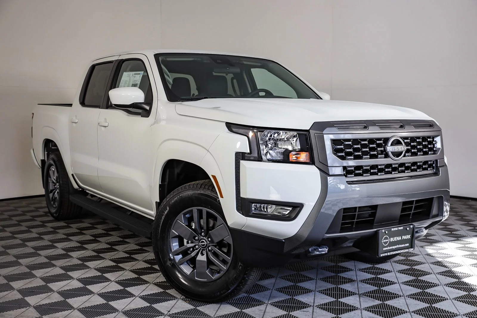 2025 Nissan Frontier SV Crew Cab 4X4 SWB's photo