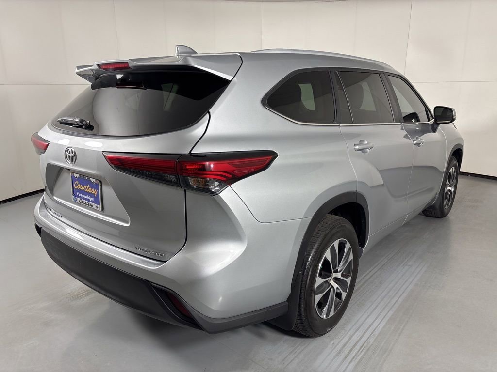 Used 2023 Silver Toyota L image 8