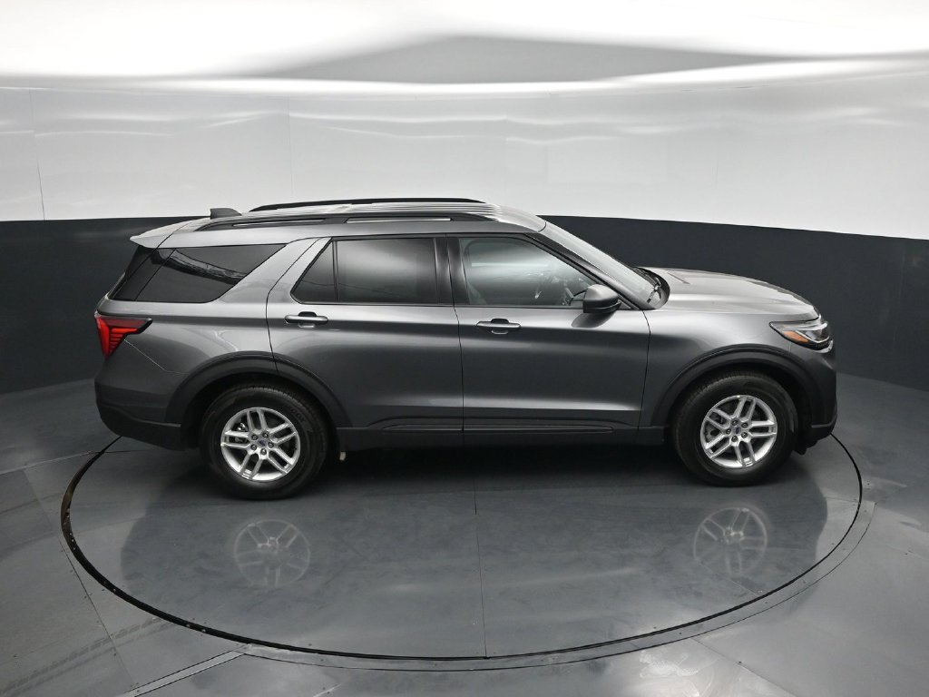 New 2027 Carbonized Gray Metallic Ford Active image 37