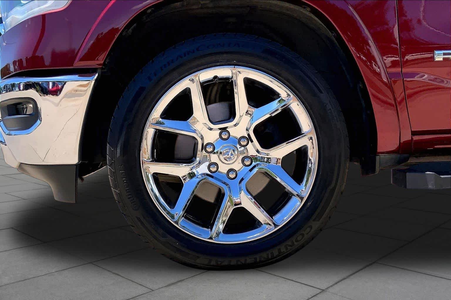 Used 2019 Delmonico Red Pearlcoat Ram Laramie image 11