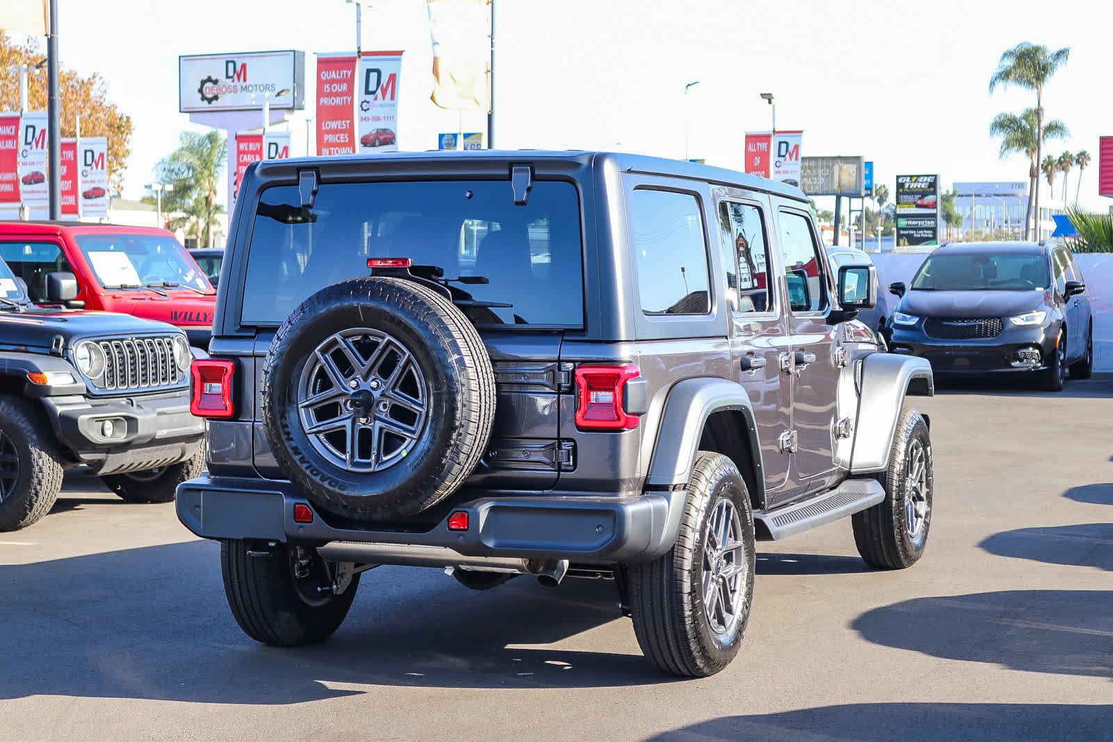 New 2027 Granite Crystal Metallic Clear-Coat Paint Jeep Sport S image 4