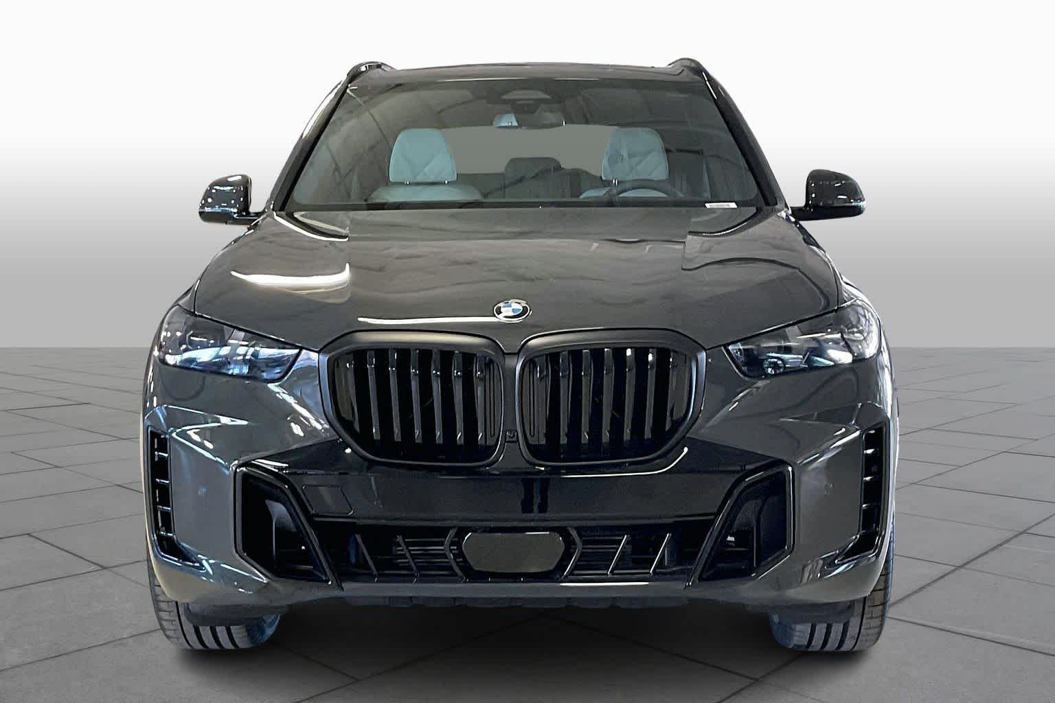 New 2026 Dravit Grey Metallic BMW sDrive40i image 3