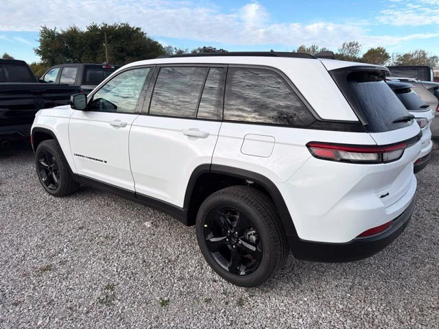 New 2027 Bright White Clear-Coat Paint Jeep  image 6