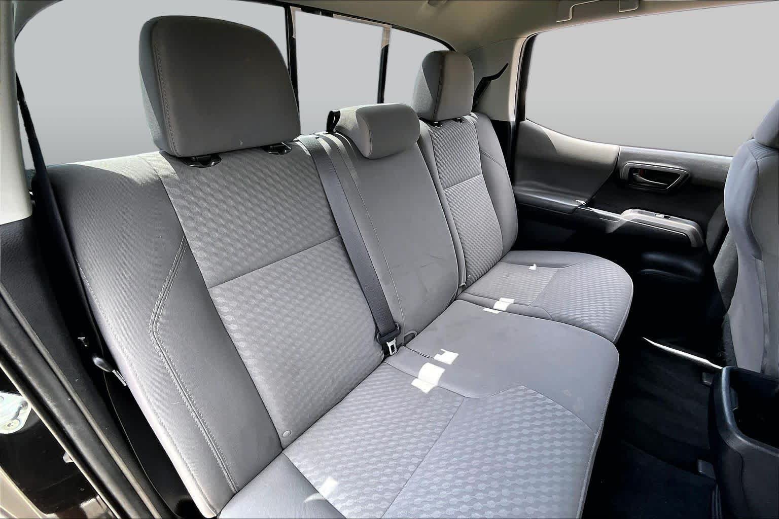 Used 2022 Midnight Black Metallic Toyota SR5 image 18