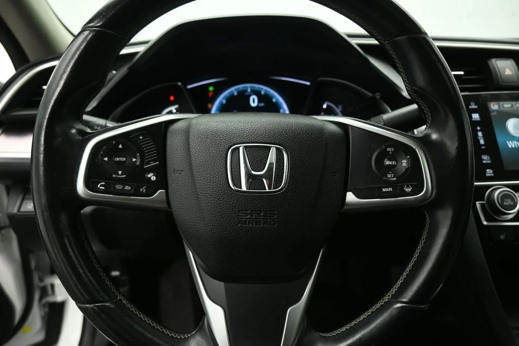 Used 2016 White Honda Touring image 11